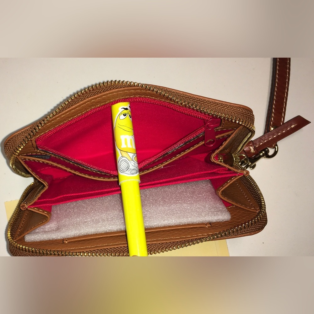 NEW! DOONEY & BOURKE Caramel zip Around Phone Wristlet - Picture 6 of 11